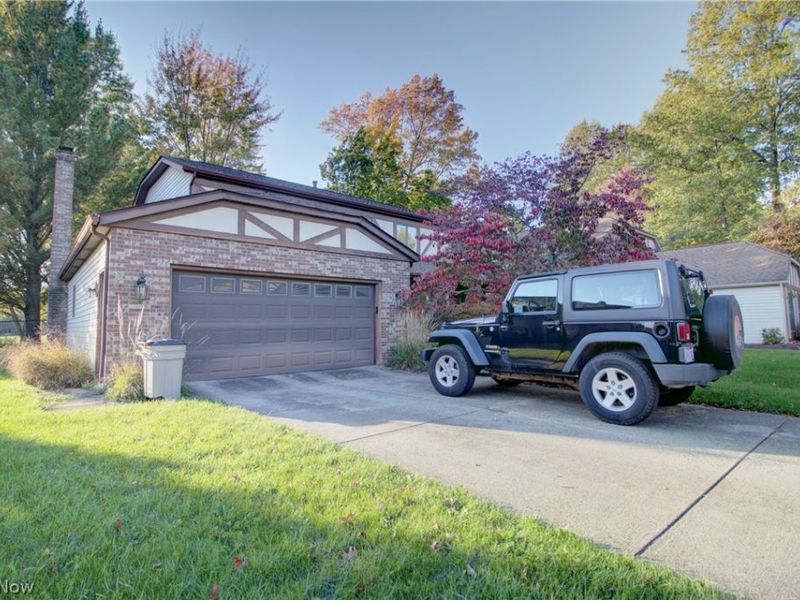 7170 Windwood Way, Olmsted Township, OH 44138 Photo 2