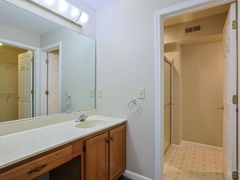 172 Palisades Pointe, Unit 1, Cincinnati, OH 45238 Photo 18