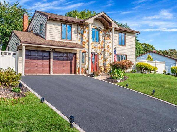 17 Hill Lane , Smithtown, NY 11787