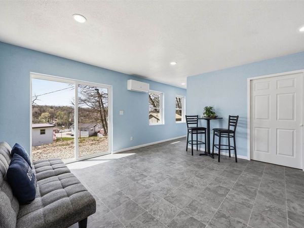 21686 257 Street, Delhi, IA 52223