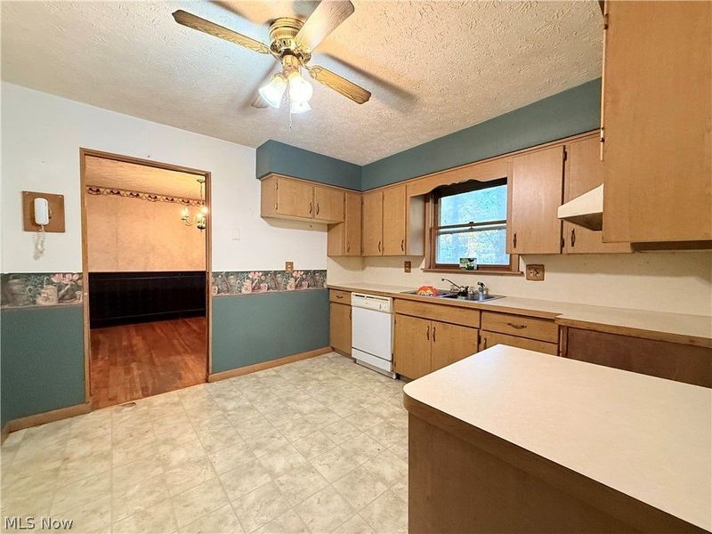 10715 Orrville Street NW, Massillon, OH 44647 Photo 4