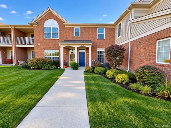 28380 Adler Park Drive S, Unit 260, Chesterfield Township, Mi 48051