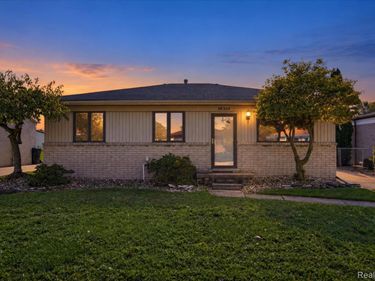 16318 Wellington Avenue, Roseville, Mi 48066