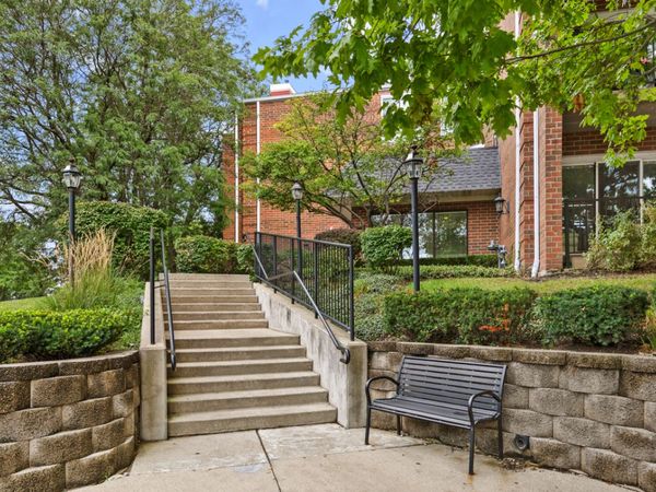 805 Leicester Road , Unit 106, Elk Grove Village, IL 60007