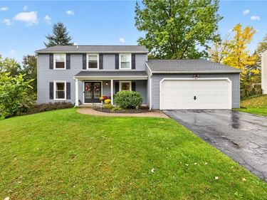 38 Bent Oak Trail , Fairport, NY 14450