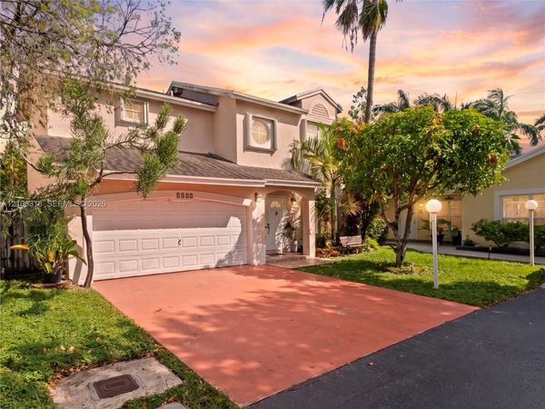 9921 NW 51st Ln , Doral, FL 33178