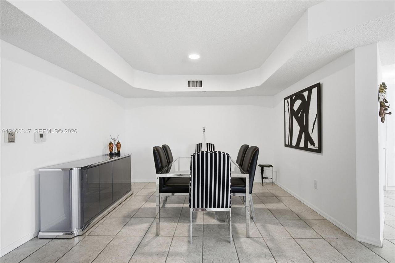 7759 Granville Dr , Unit 306, Tamarac, FL 33321 Photo