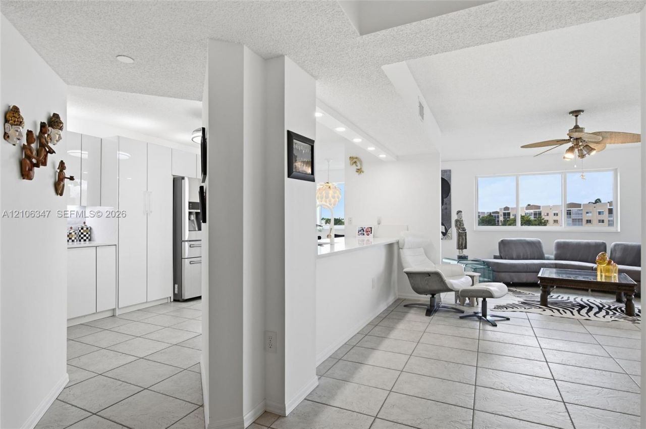 7759 Granville Dr , Unit 306, Tamarac, FL 33321 Photo