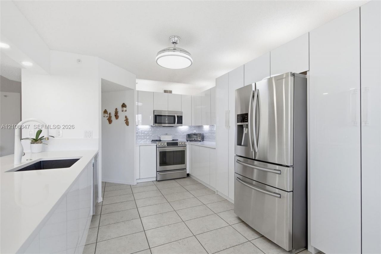 7759 Granville Dr , Unit 306, Tamarac, FL 33321 Photo