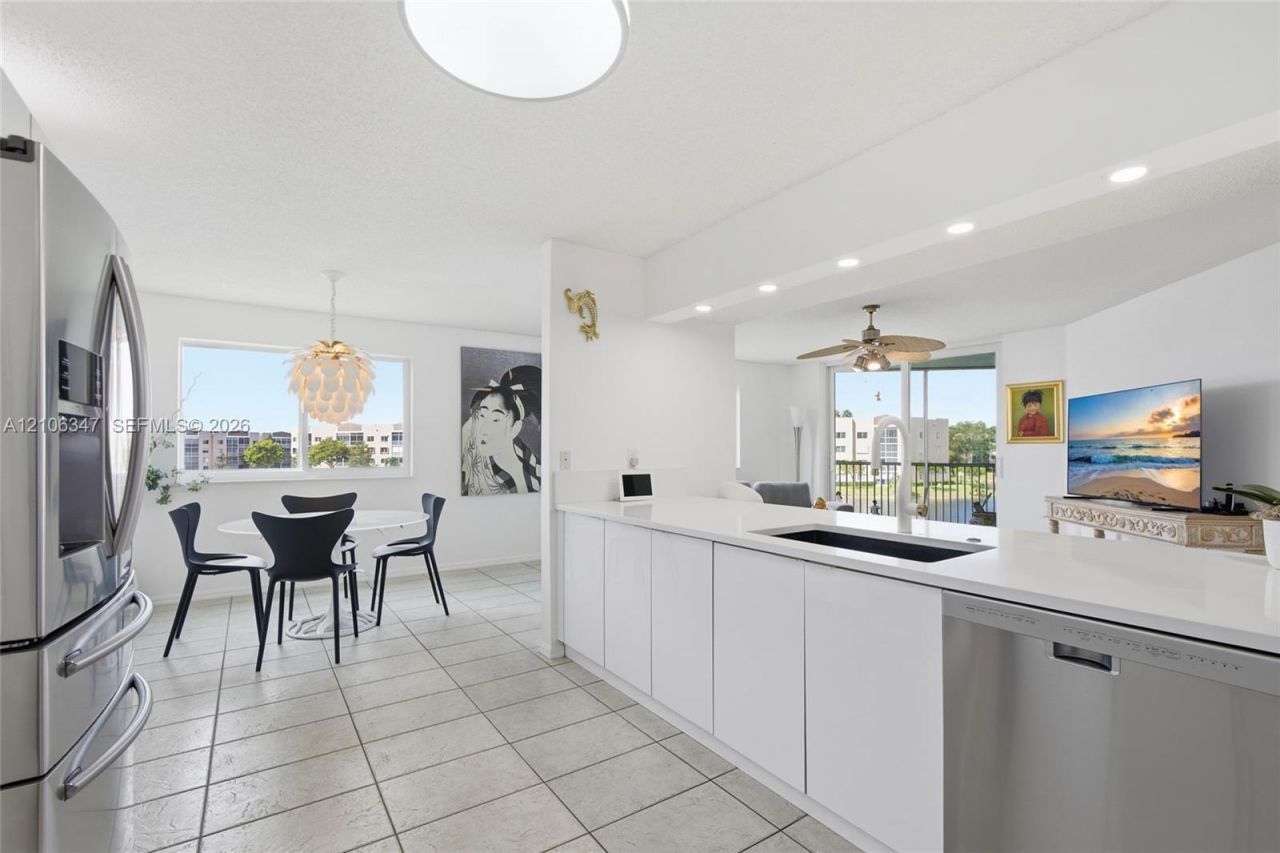 7759 Granville Dr , Unit 306, Tamarac, FL 33321 Photo