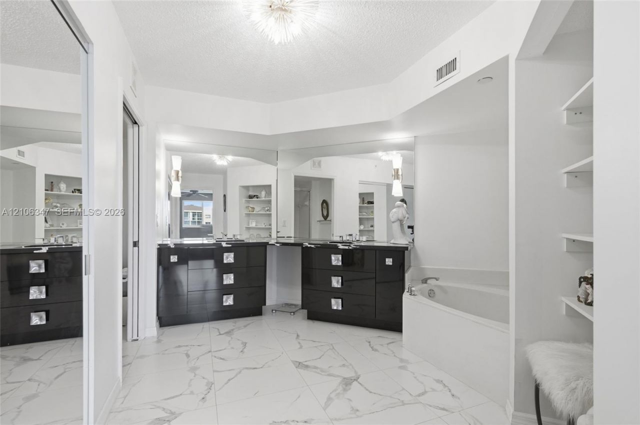 7759 Granville Dr , Unit 306, Tamarac, FL 33321 Photo