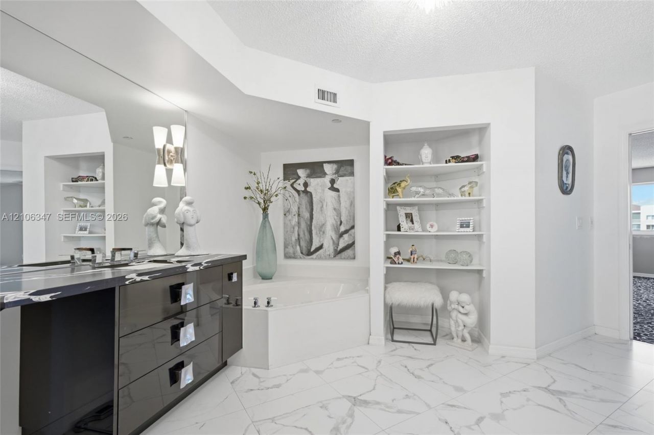 7759 Granville Dr , Unit 306, Tamarac, FL 33321 Photo