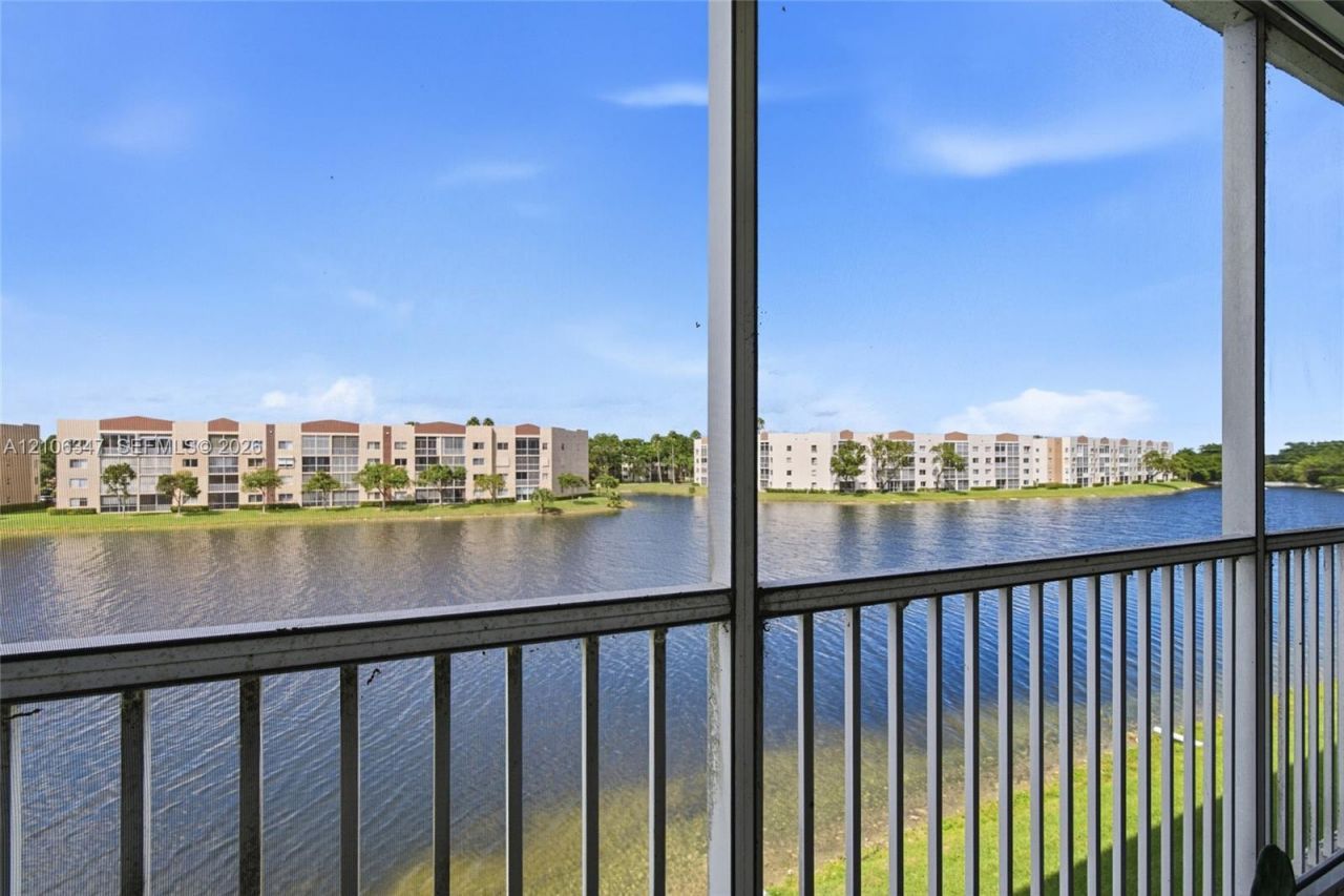 7759 Granville Dr , Unit 306, Tamarac, FL 33321 Photo