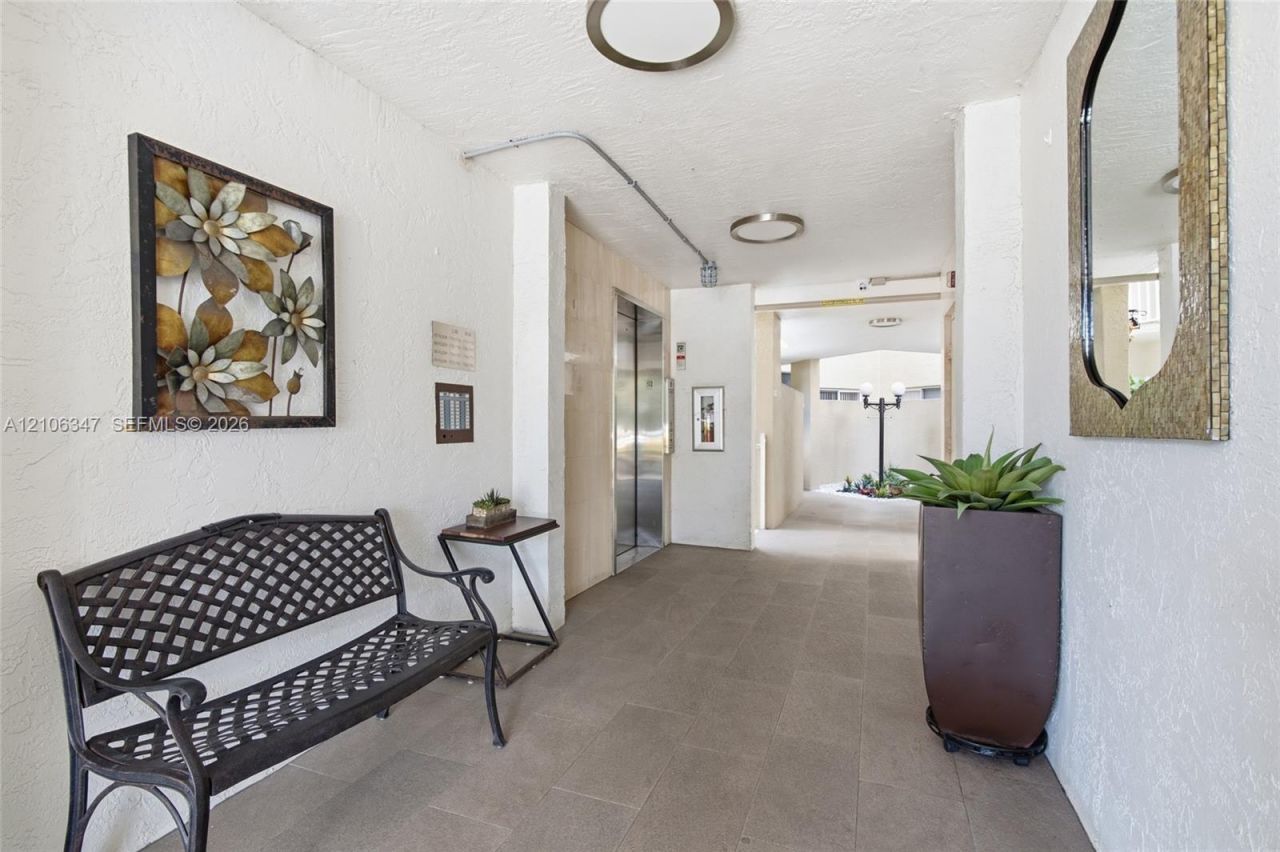 7759 Granville Dr , Unit 306, Tamarac, FL 33321 Photo