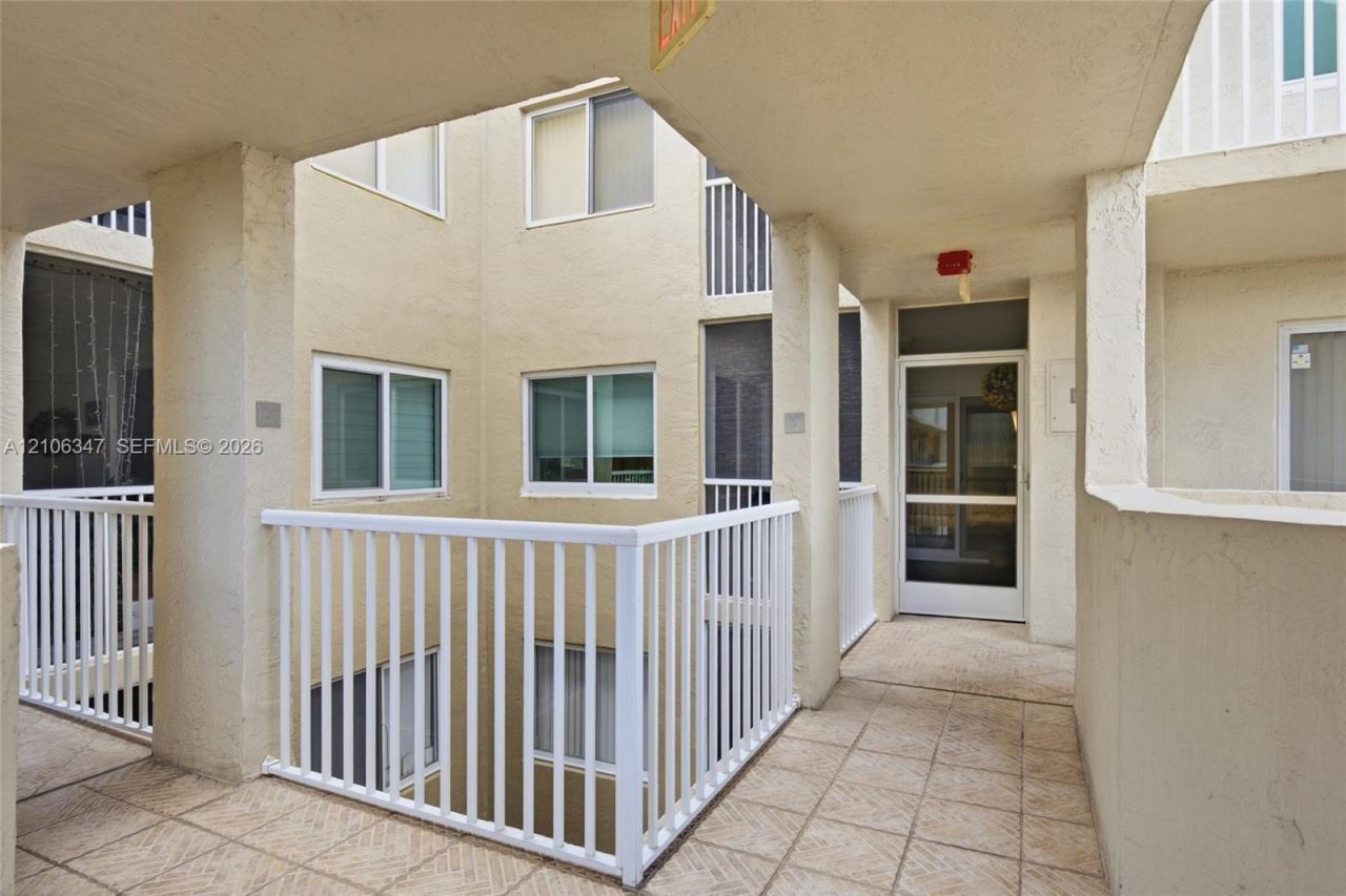 7759 Granville Dr , Unit 306, Tamarac, FL 33321 Photo