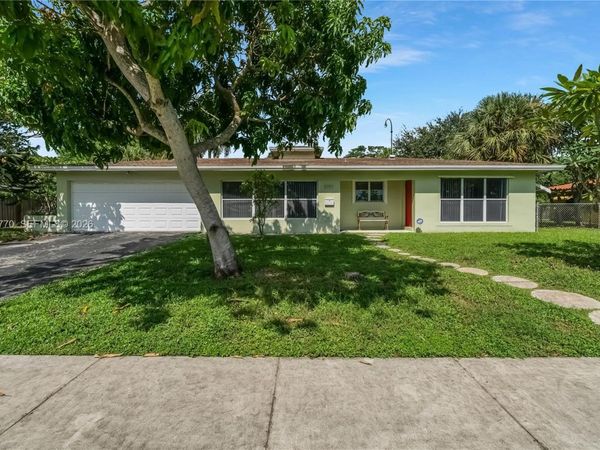 5701 SW 1st St , Plantation, FL 33317