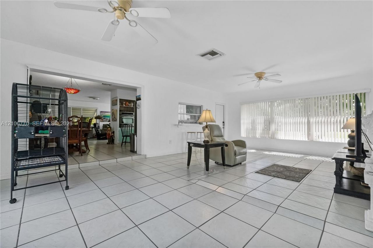5701 SW 1st St , Plantation, FL 33317 Photo