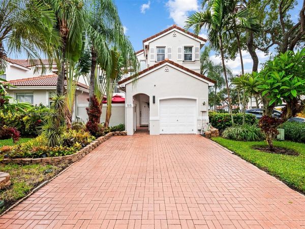 1515 Seagrape Way , Hollywood, FL 33019
