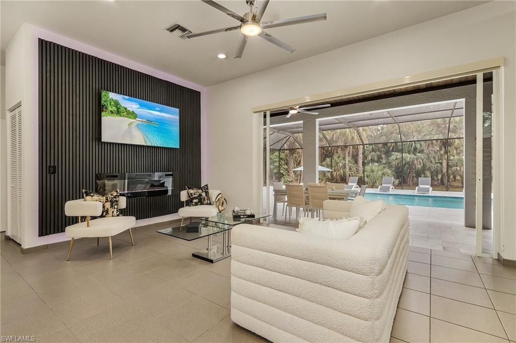 364 Logan Blvd S, Naples, FL 34119 Photo