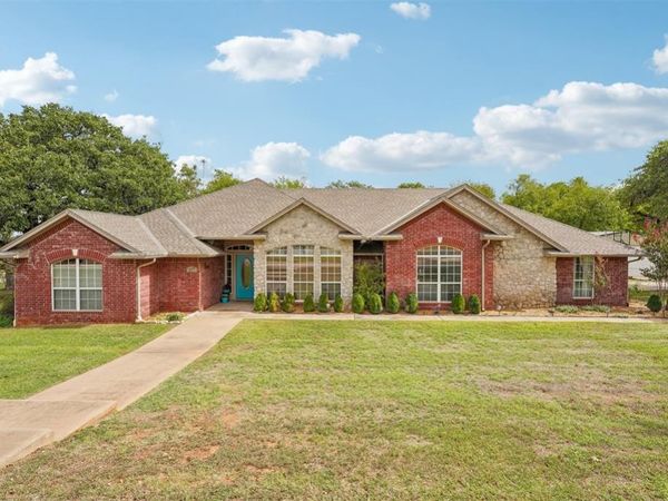812 Summer Oaks Drive, Blanchard, OK 73010