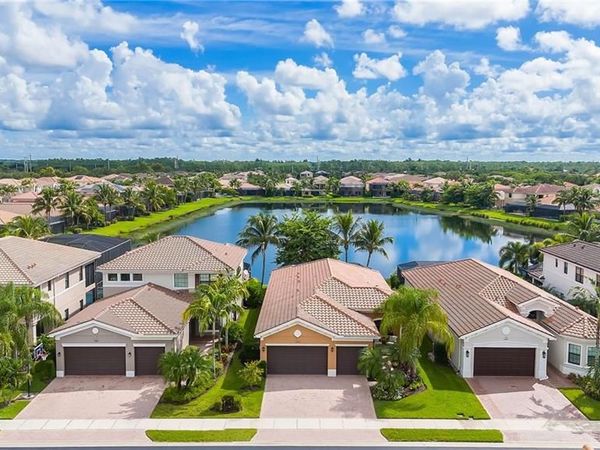 13783 Luna DR , NAPLES, FL 34109