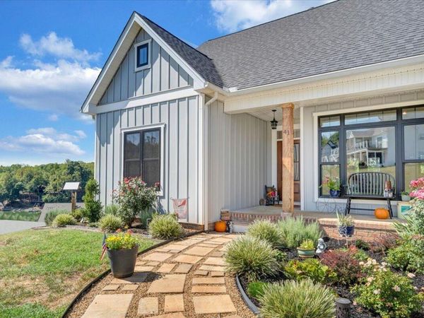 41 Old Point RD , Moneta, VA 24121