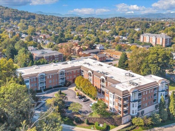 2125 Yellow Mountain RD SE, Unit APT 209, Roanoke, VA 24014