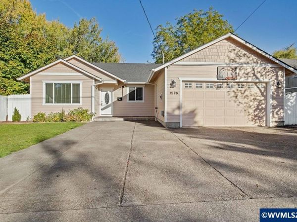 2128 Bruce St NE, Salem, OR 97301