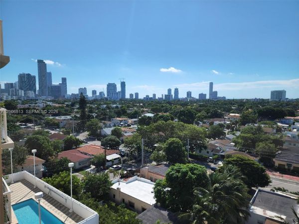 900 SW 8th St , Unit 902, Miami, FL 33130