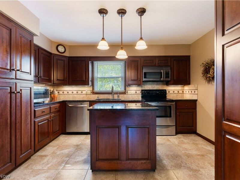 135 E Case Drive, Hudson, OH 44236 Photo 9