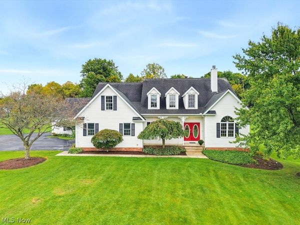 9745 Bainbridge Road , Chagrin Falls, OH 44023