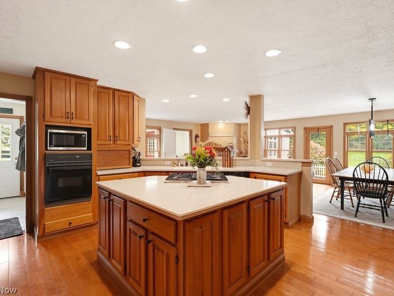 9745 Bainbridge Road, Chagrin Falls, OH 44023 Photo 10