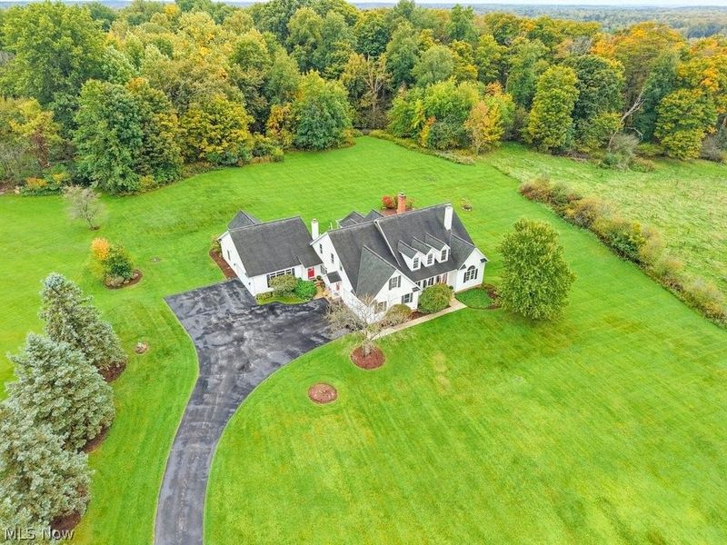 9745 Bainbridge Road, Chagrin Falls, OH 44023 Photo 3