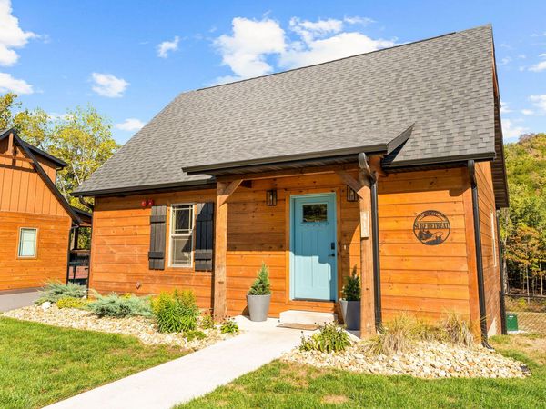 415 Mark Twain Drive , Hollister, MO 65672