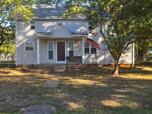 39 W Springfield Street, Aurora, MO 65605