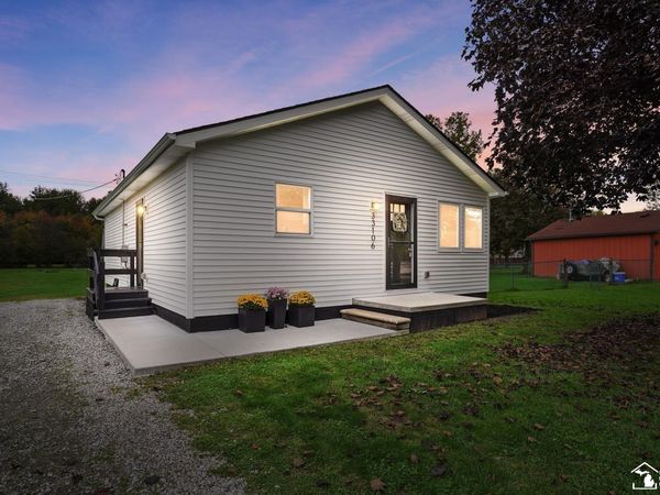 33106 W Jefferson Avenue, Brownstown, MI 48173