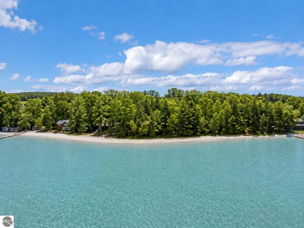 737 Stony Point Road S, Suttons Bay, MI 49682