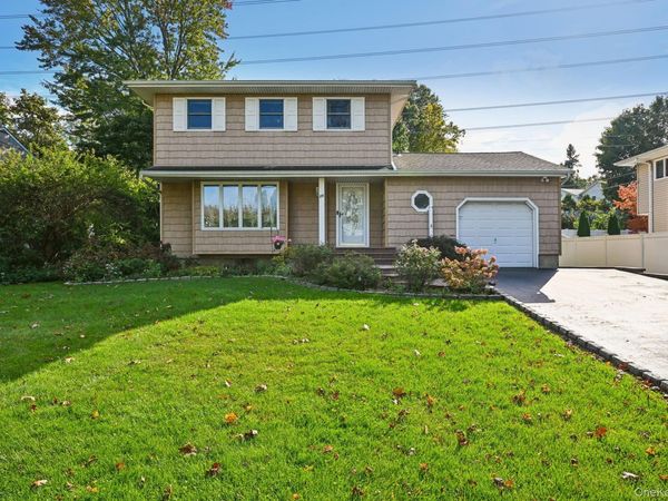 26 Falcon Drive, Hauppauge, NY 11788