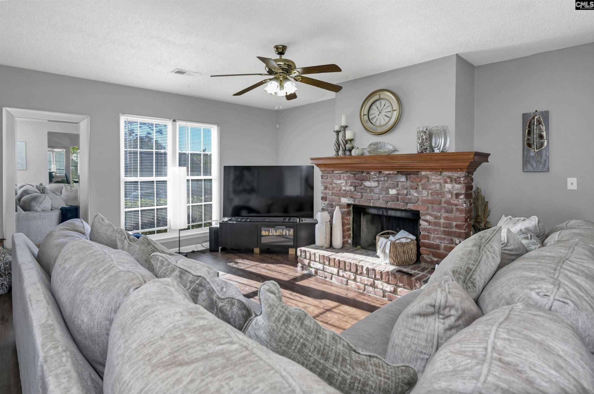 721 Winslow Way  Photo 5