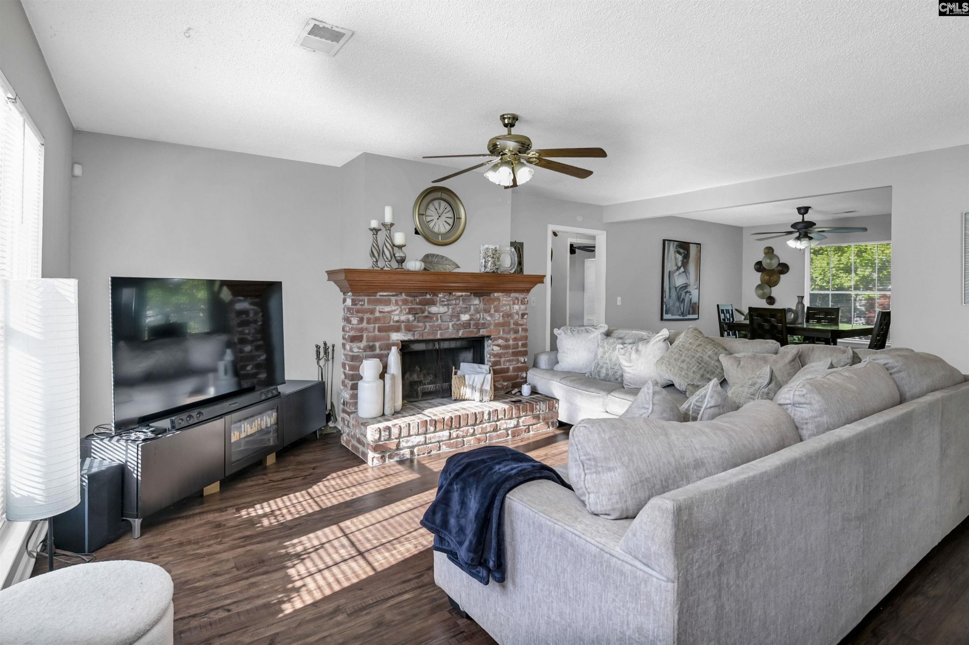 721 Winslow Way  Photo 7