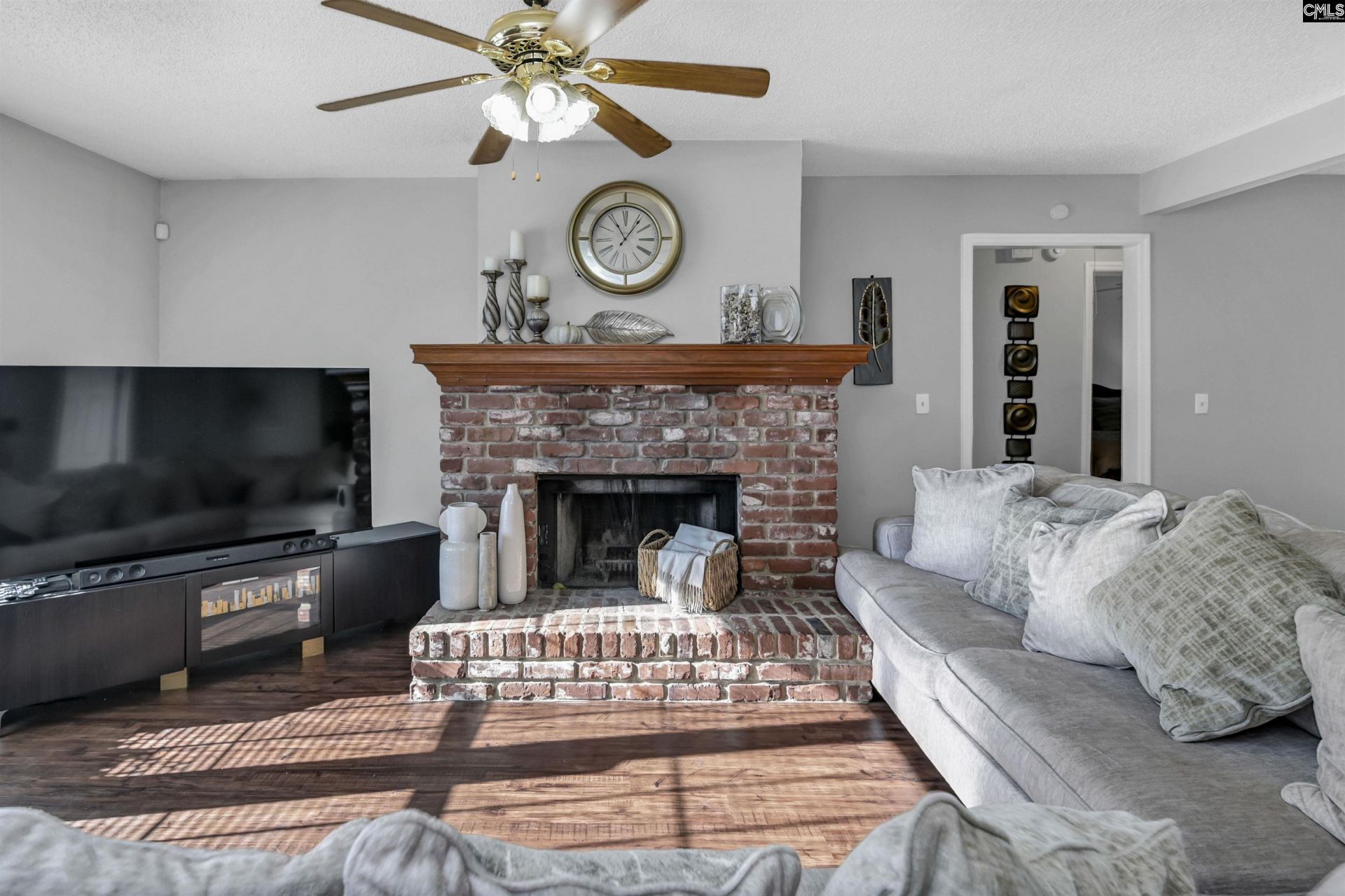 721 Winslow Way  Photo 9