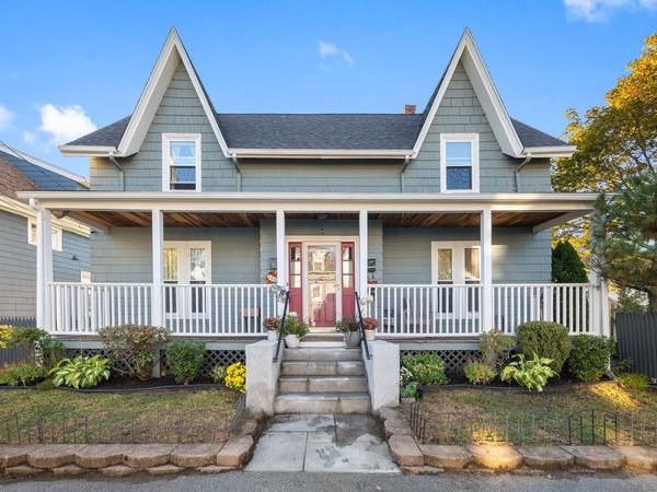 64 Pine St, Swampscott, MA 01907
