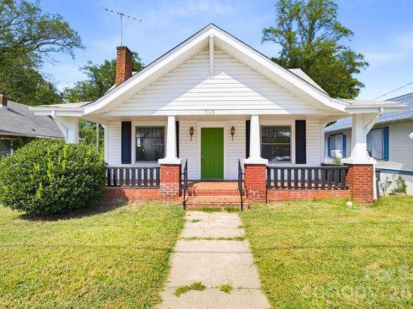 710 Wentworth Street , Reidsville, NC 27320