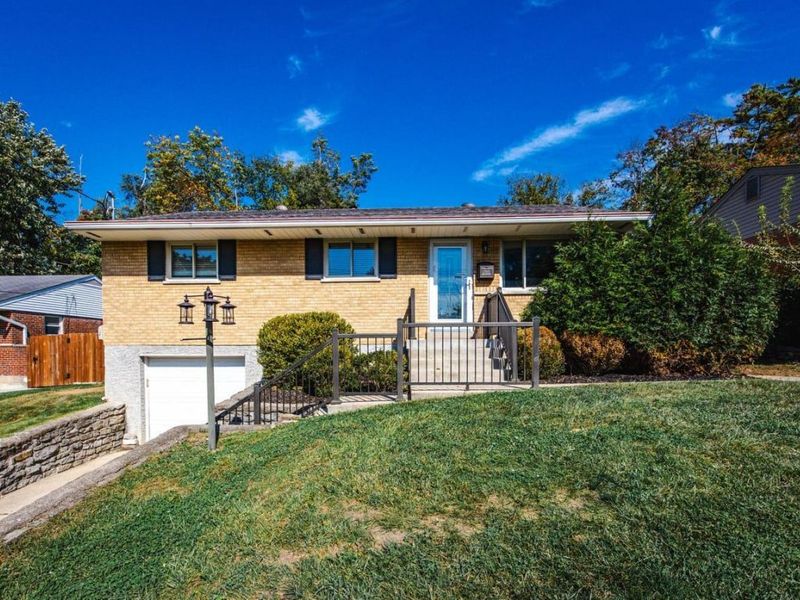2585 Honeyhill Court, Reading, OH 45236 Photo 3