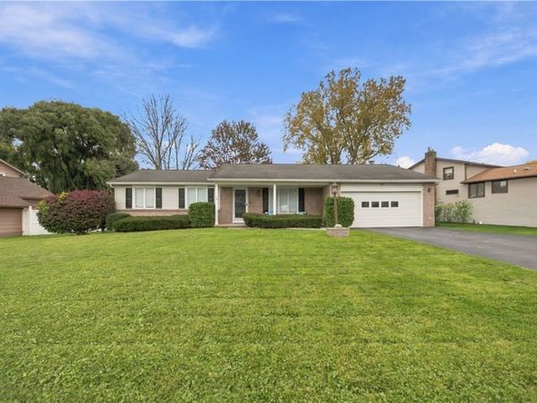 54 Old English Drive , Rochester, NY 14616