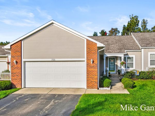 735 Strawberry Valley Avenue NW, Unit 49, Comstock Park, MI 49321