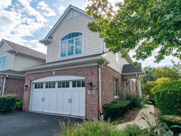 90 Waters Edge Court , Glen Ellyn, IL 60137