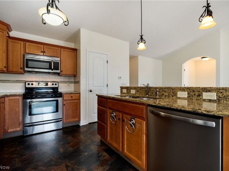 6617 Harness Circle NE, Canton, OH 44721 Photo 12