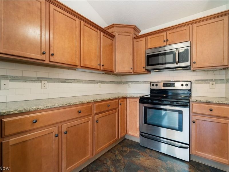 6617 Harness Circle NE, Canton, OH 44721 Photo 13