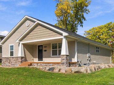 326 W Caroline Street , Fenton, Mi 48430